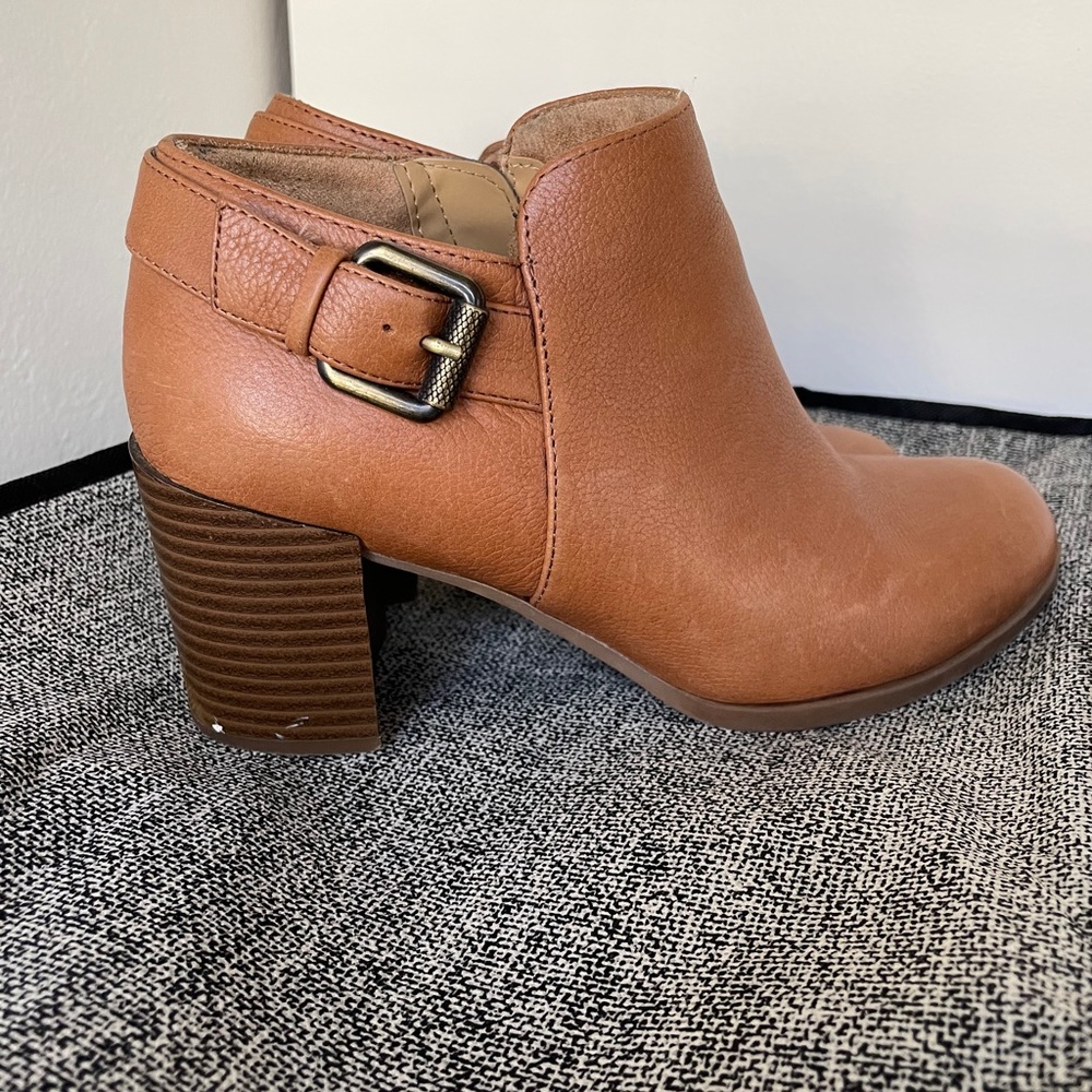 Naturalizer Harley Tan Leather Low Top booties